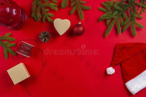 圣诞节赠品包装材料.冷杉树树枝,松树圆锥细胞和预调
