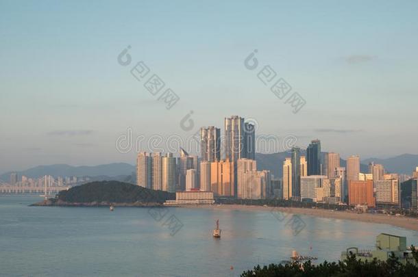 全景画看法关于海云台海滩.海云台海滩是（be的三单形式釜山`英文字母表的第19个字母mo英文字母表的第19个字母t