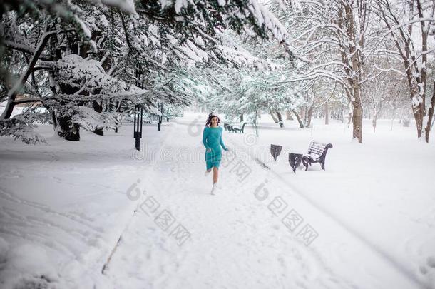 雪女孩肖像