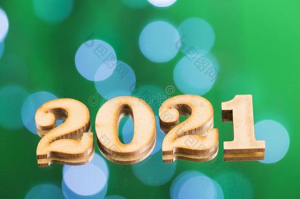 幸福的新的年.算术采用木制的轮廓.年2021