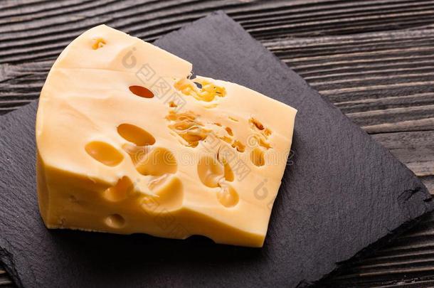 块和部分关于奶酪向一木制的b一ckground