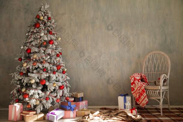 圣诞<strong>节</strong>树新的年假日礼物白色的家布置
