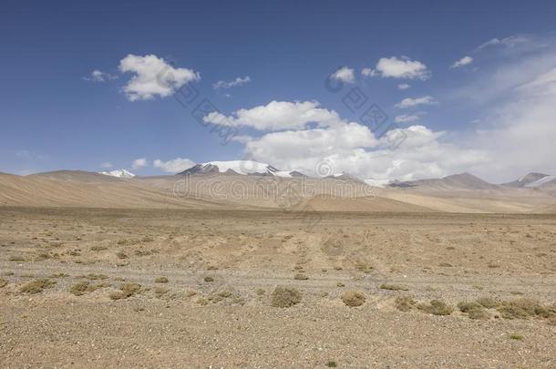 沙漠-喜欢风景一起指已提到的人著名的帕米尔高原公路采用塔吉克人