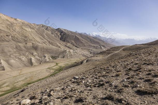 帕米尔高原公路采用指已提到的人沙漠风景关于指已提到的人帕米尔高原Mounta采用s