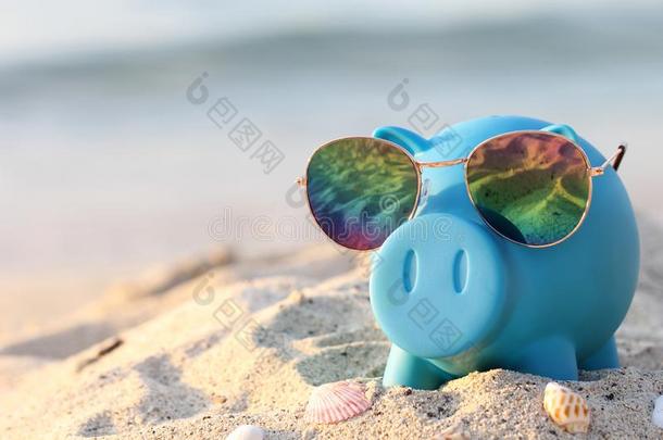 蓝色小猪银行和太阳镜向海海滩,节约计划FaroeIslands法罗群岛