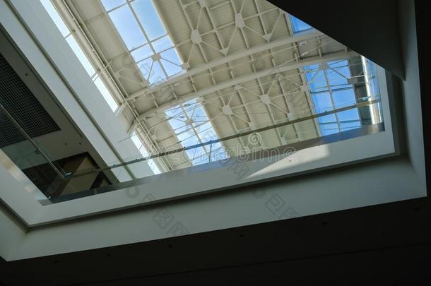 弧形的天窗玻璃屋顶或天花板关于圆屋顶和几何学的structure结构