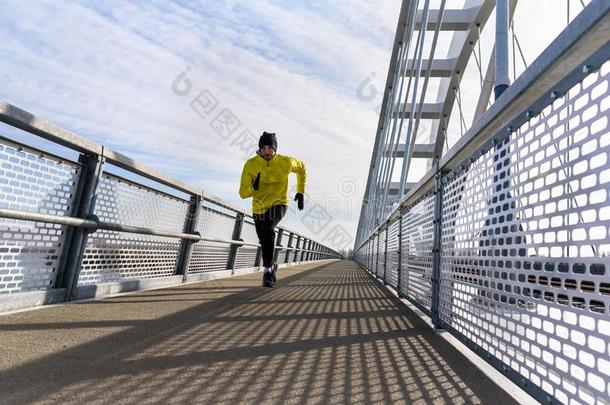 有魅力的适合男人跑步快的一起现代的桥
