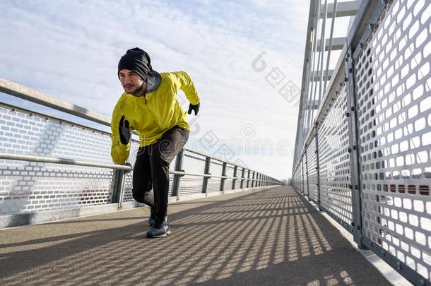 有魅力的适合男人跑步快的<strong>一起</strong>现代的桥