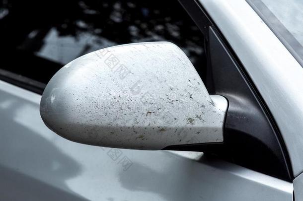 一恶劣的汽车镜子一自动的部分污染的.