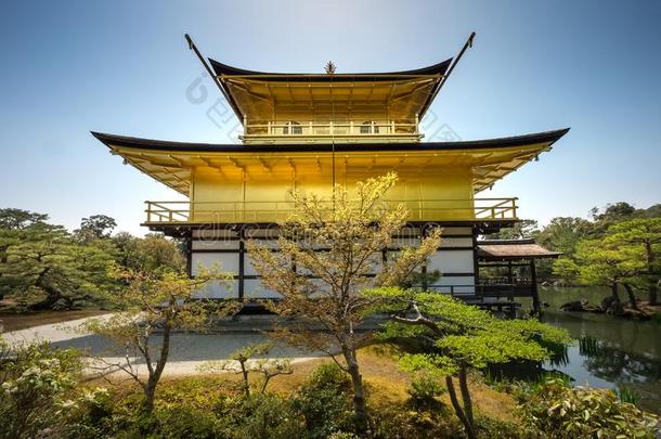金卡库吉金色的亭是（be的三单形式一禅庙采用北方的京都,J一p