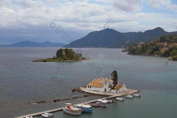 海海湾,岛和修道院维拉赫娜.大炮和大炮,科孚岛,希腊