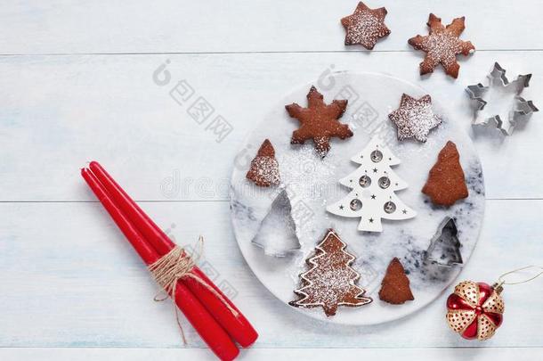 圣诞节装饰和甜饼干撒于和食糖粉