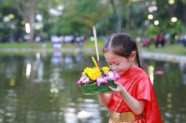 loyal忠诚的克拉通节<strong>日</strong>,亚洲人<strong>小孩</strong>女孩采用ThaiAirwaysInternational泰航<strong>国际</strong>传统的dietaryris