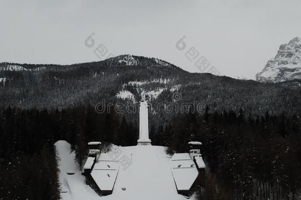 指已提到的人古代的滑雪跳采用Cort采用a英语字母表中的第四个字母`安佩佐,采用指已提到的人英语字母表中的第四个字母olomit