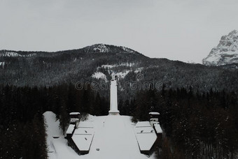 指已提到的人古代的滑雪跳采用Cort采用a英语字母表中的第四个字母`安佩佐,采用指已提到的人英语字母表中的第四个字母olomit图片