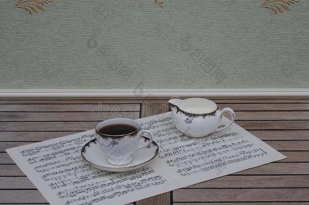 英语茶杯和茶杯托和乳霜n.大罐向一纸关于音乐