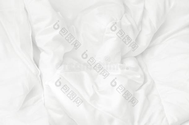 关在上面顶看法关于白色的寝具纸和皱纹<strong>凌</strong>乱的空白的