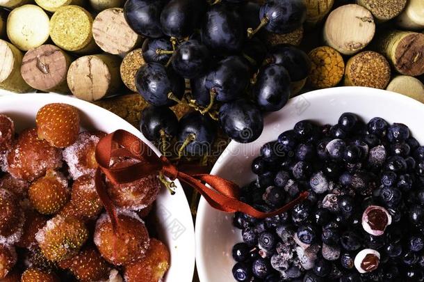 食物富有的和白藜芦醇,草莓,越橘的一种,葡萄向葡萄酒