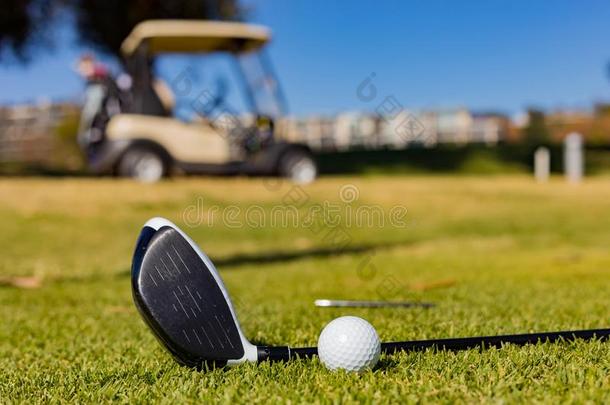 高尔夫球俱乐部和杂乱向一高尔夫球课程