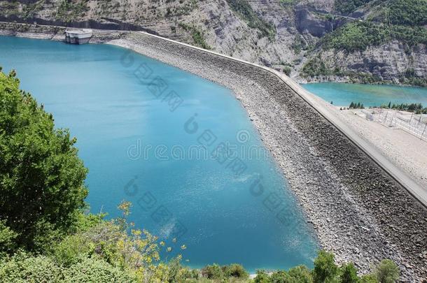 水坝和动力车站关于湖法国代数几何学家-庞康,法国的豪特-阿尔卑斯山脉
