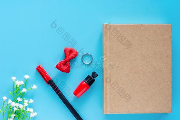顶看法关于日记笔记簿和一笔,红色的<strong>口红</strong>一nddecor一te