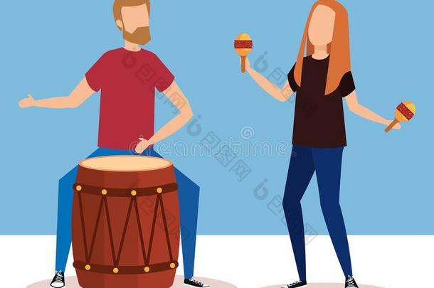 男人演奏小手鼓和女人演奏沙球