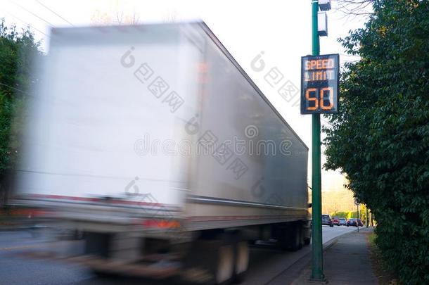 高的技术警告速度符号货车运货汽车