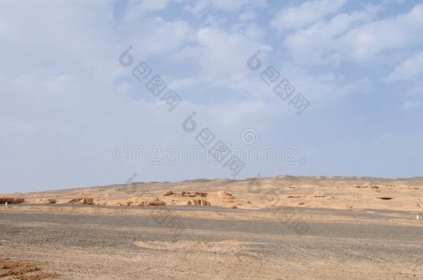 山和<strong>戈壁</strong>沙漠在近处敦煌雅当国家的地质公园