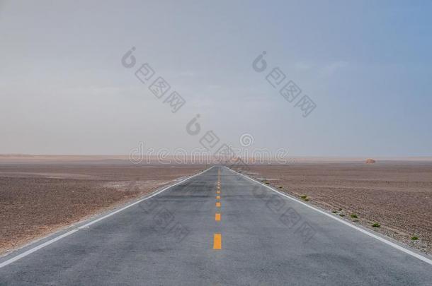 空的两个-小路路采用戈壁沙漠采用敦煌雅当国家的
