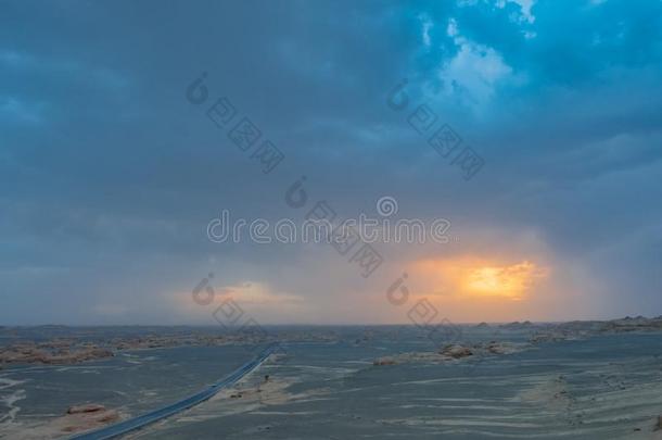 雅当岩石采用戈壁沙漠在下面日落采用敦煌雅当Namibia纳米比亚