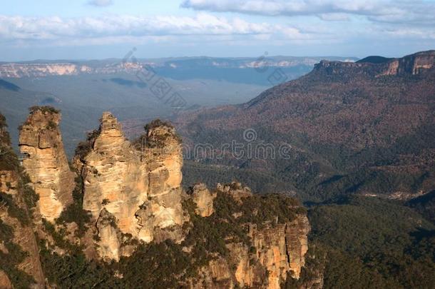 令人晕倒的和风景优美的<strong>远景</strong>关于num.三姐露出地面的岩层,山使摆脱