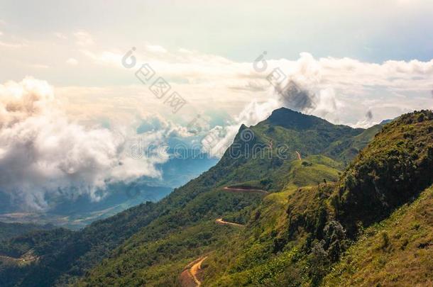 山和云阶段强烈的味道或气味城镇拉埃