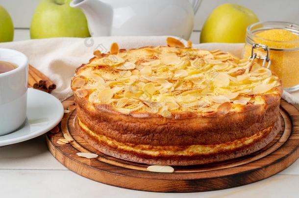 奶酪蛋糕,苹果馅饼,凝乳餐后甜食和粥,苹果s,杏树
