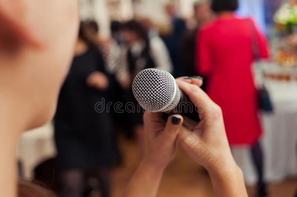 节目主持人向阶段和microph向e.婚礼MasterofCeremonies节目主持人.演讲会主持人.