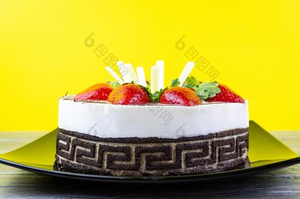 草莓蛋糕和香子兰乳霜