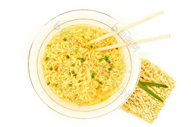 速食的汤采用指已提到的人盘子和绿色的洋葱,筷子和生的