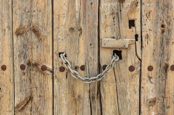 古代的老的木制的门上锁的和一ch一in