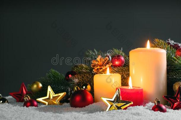 圣诞节蜡烛和装饰