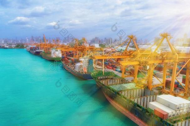 船和容器从海港口为国际的im港口ex港口