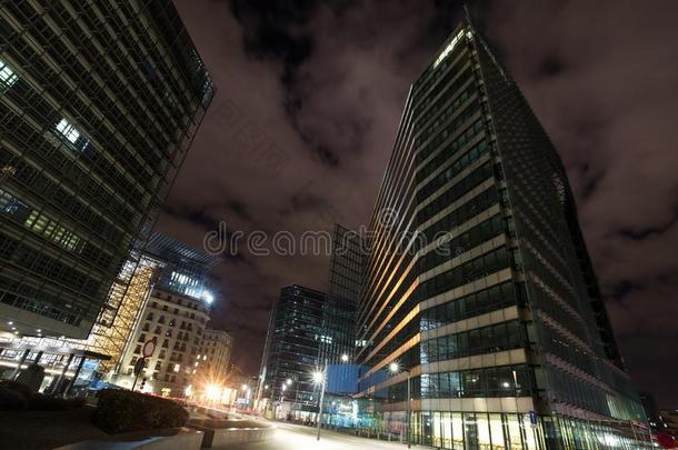 欧洲的<strong>委员</strong>会建筑物布鲁塞尔比利时在夜