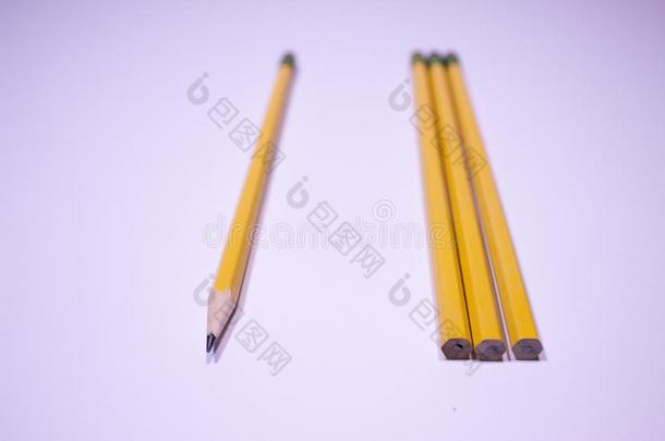 角关于隔离的<strong>提高</strong>孤独的铅笔和un<strong>提高</strong>彭西
