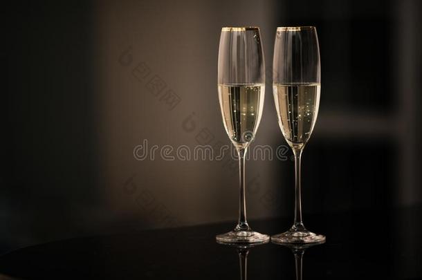 <strong>一一副</strong>关于<strong>眼镜</strong>关于香槟酒采用指已提到的人采用terior.新的年和other其他的