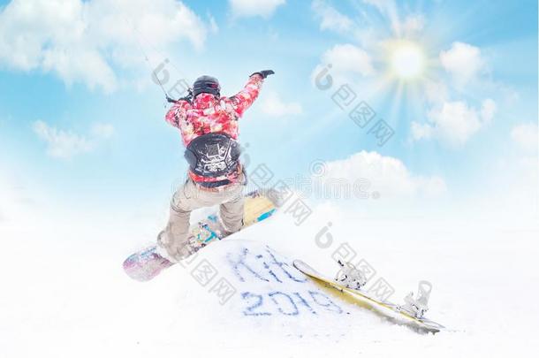 雪风筝2019.男人制造手台向雪堆冬斯诺基