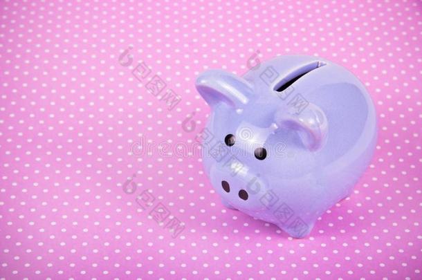 小猪银行向粉红色的背景.小的猪.玩具猪.<strong>猪年</strong>symbol符号