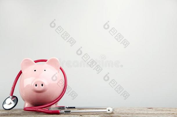 小猪银行和听诊器