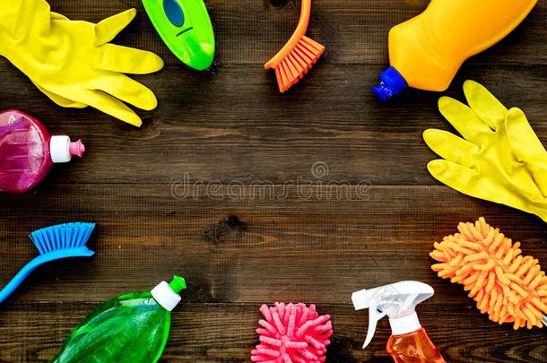 打扫房屋工具放置和洗涤剂,肥皂,洗衣店和刷子
