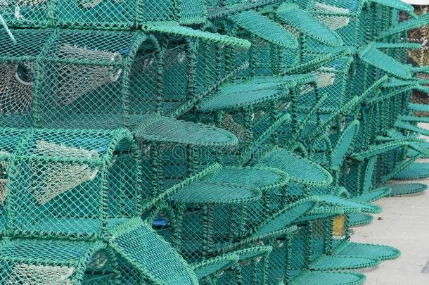 一垛关于新的龙虾lobsterpots诱捕龙虾的笼向一海港