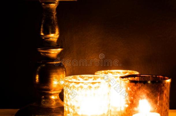 玻璃蜡烛支持物和装饰或芳香疗法用的小蜡烛蜡烛s,暖和的和舒适的大气