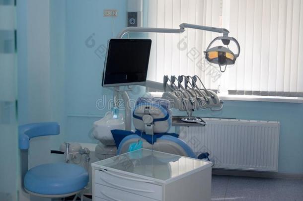 牙齿的治疗单位和别的服务设备.牙科医生人名