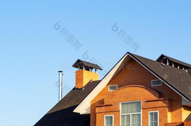 砖烟囱向指已提到的人多级屋顶,房屋建筑物的正面
